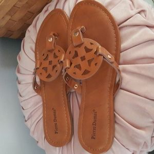 NEW Pierre Dumas Women's scandals size 7.5